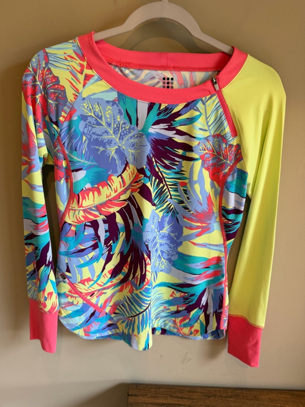 Title 9 Sun protection Swim Top Size Small